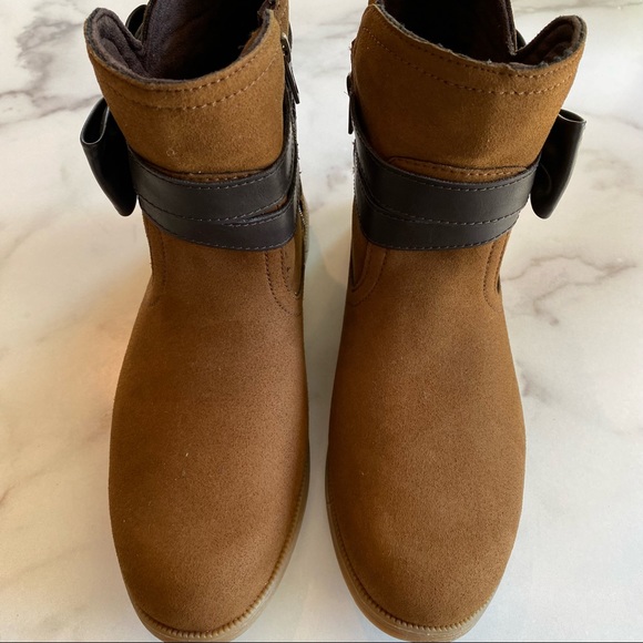 UGG Cognac Joanie Bow Faux Leather Bootie Kids Size 5 Womens Size 7 - Picture 13 of 16